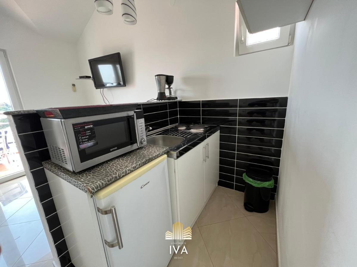 Apartmani Iva Becici エクステリア 写真