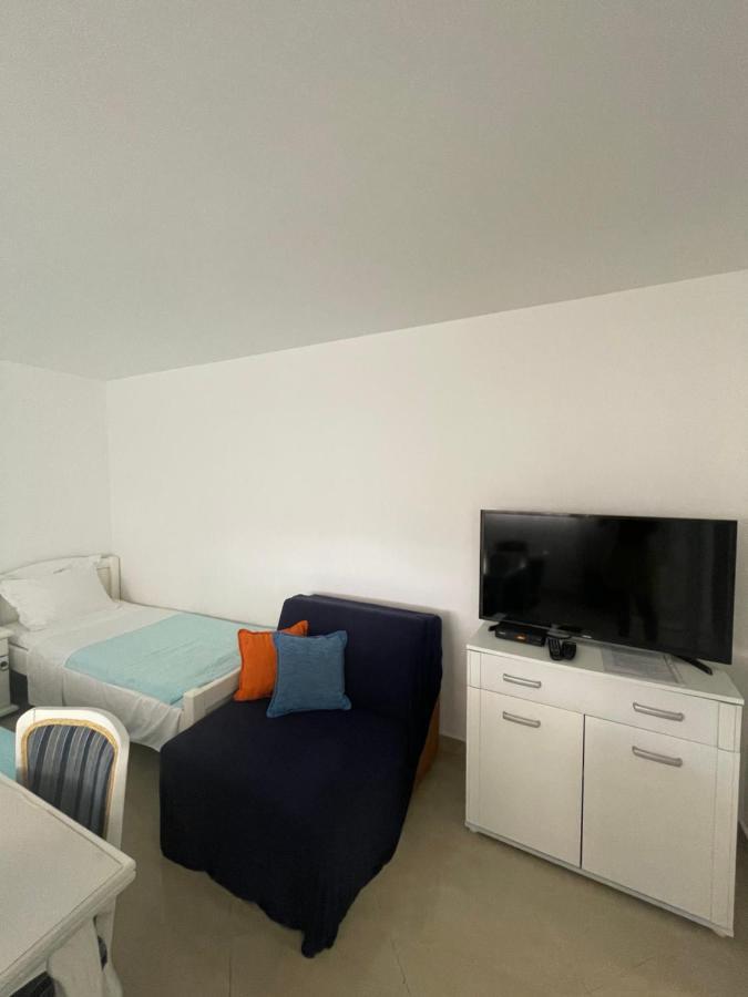Apartmani Iva Becici エクステリア 写真