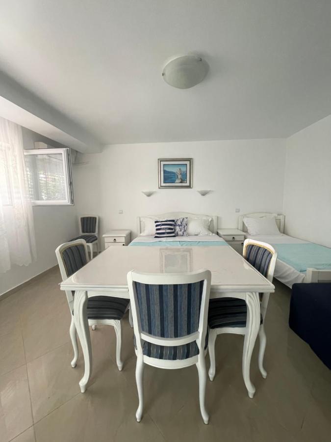 Apartmani Iva Becici エクステリア 写真